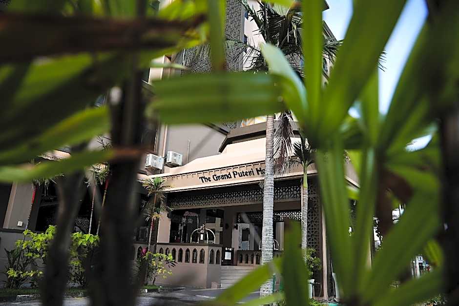 Grand Puteri Hotel