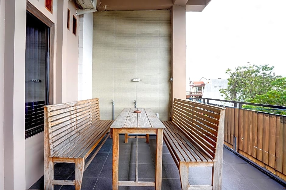 OYO Flagship 90890 Bratang Gede Residence