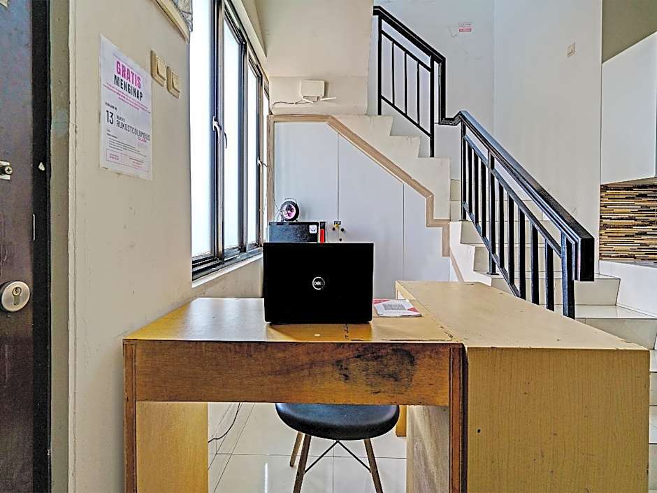 OYO 92768 Flagship Exclusive Colombus Near Stasiun Karawang