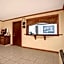 Super 8 by Wyndham Oklahoma/Frontier City