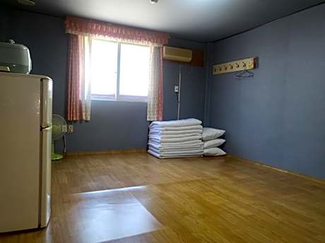 Deluxe Double Room (2 Adults + 1 Child)