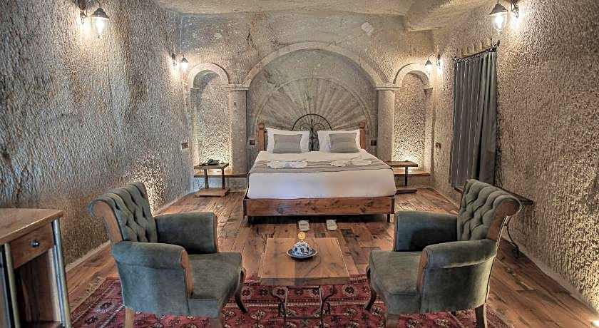 Sarnich Cave Suites
