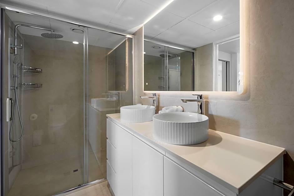 Pacific Plaza Apartments