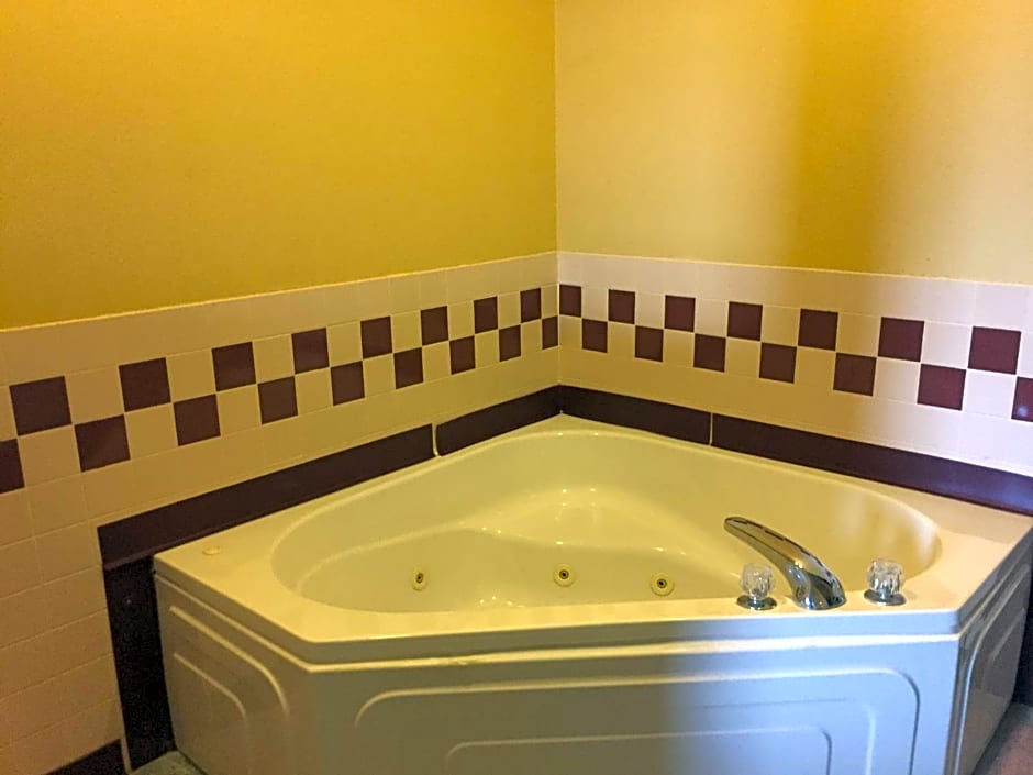Super 8 by Wyndham Martinsville