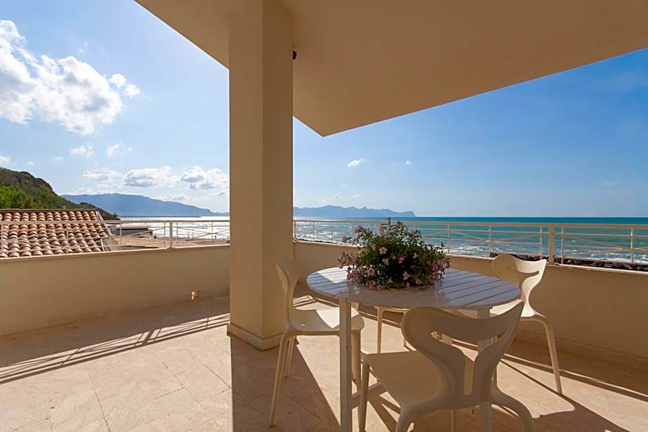 Amira Beach Villa by Le Dhome Sicily