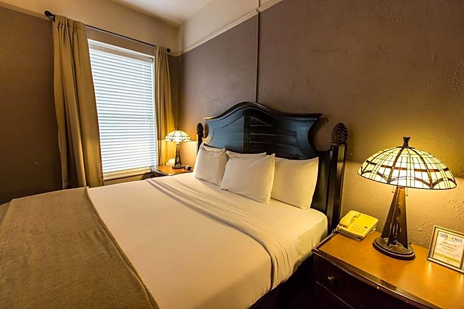 1905 Basin Park Hotel