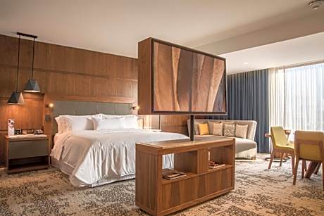 Deluxe Suite, 1 King