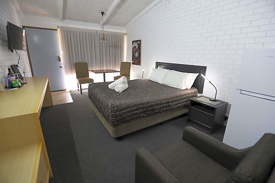 The Town House Motor Inn