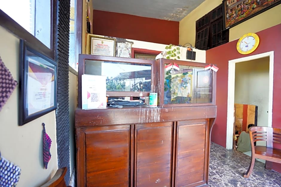 OYO 927 Carina Hotel