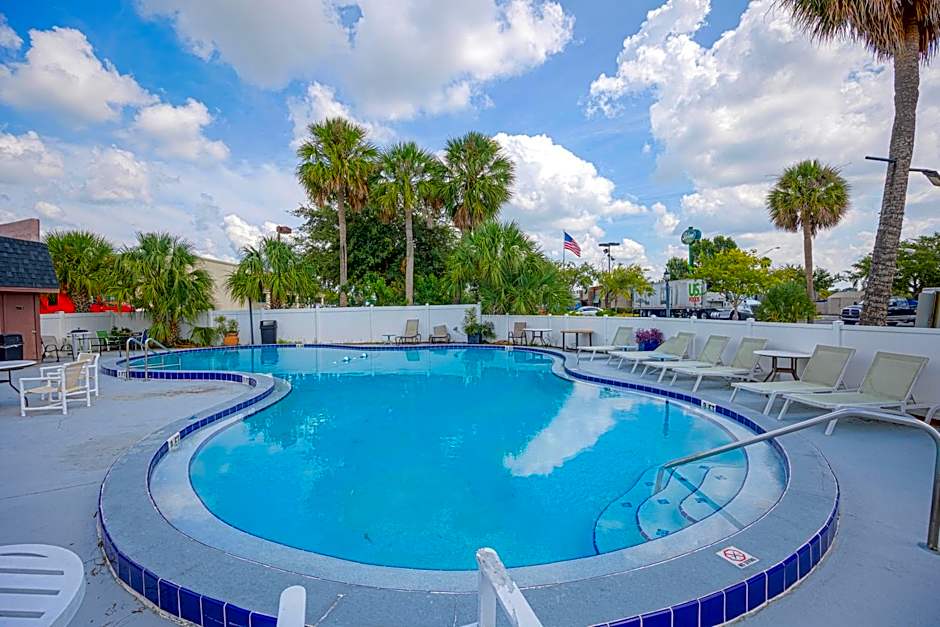 Liberty Garden Inn by OYO Kissimmee near Disney World