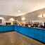 Country Inn & Suites by Radisson, Chippewa Falls, WI