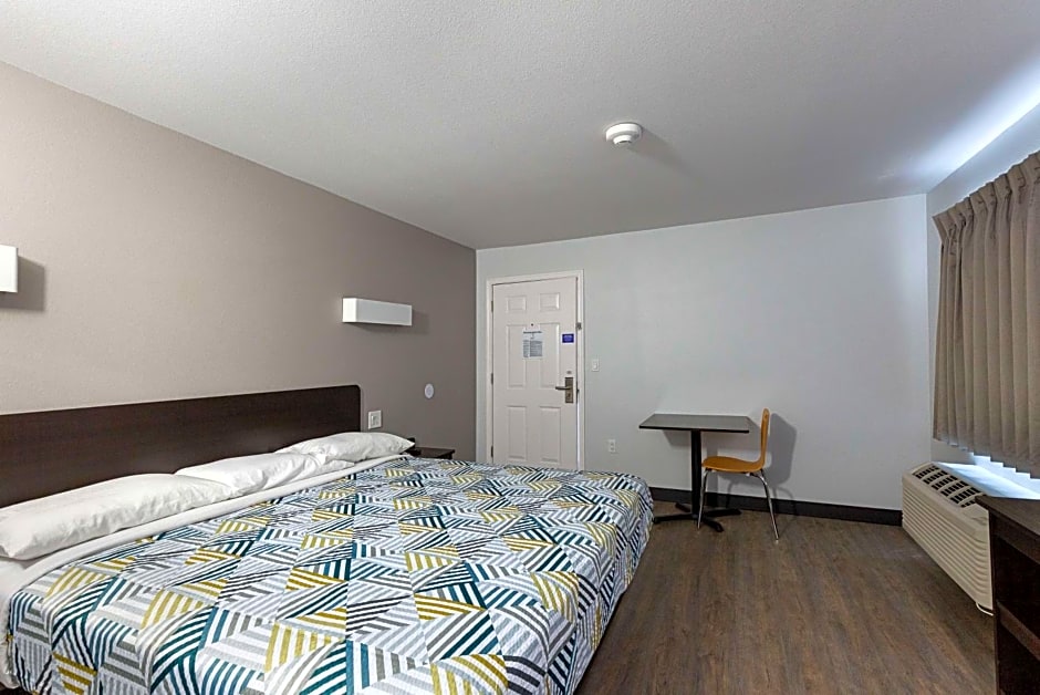 Motel 6-Show Low, AZ