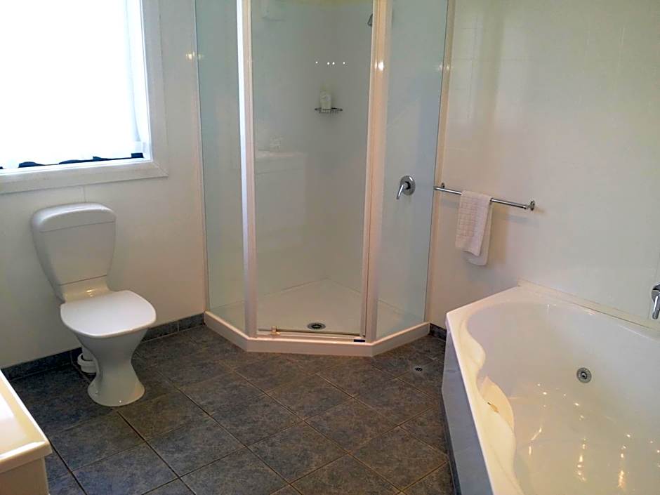 Fairway Motel & Apartments