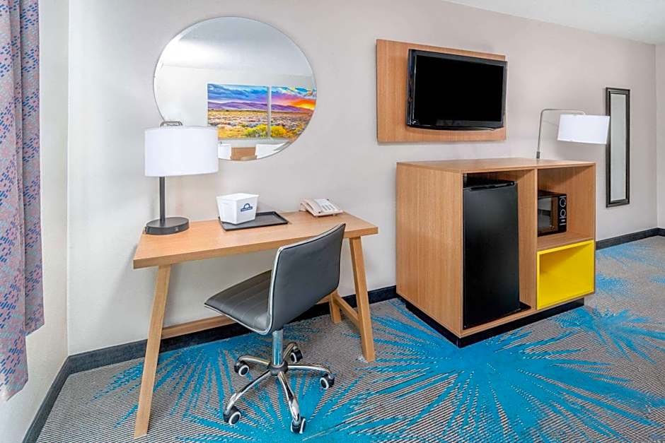 Days Inn by Wyndham Los Lunas