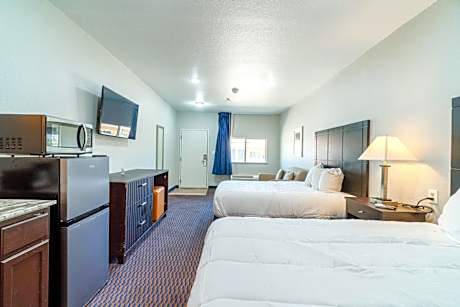 2 Queen Beds with Kitchenette Non-Smoking