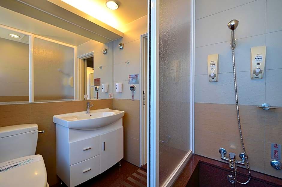 Yomi Hotel - ShuangLian MRT