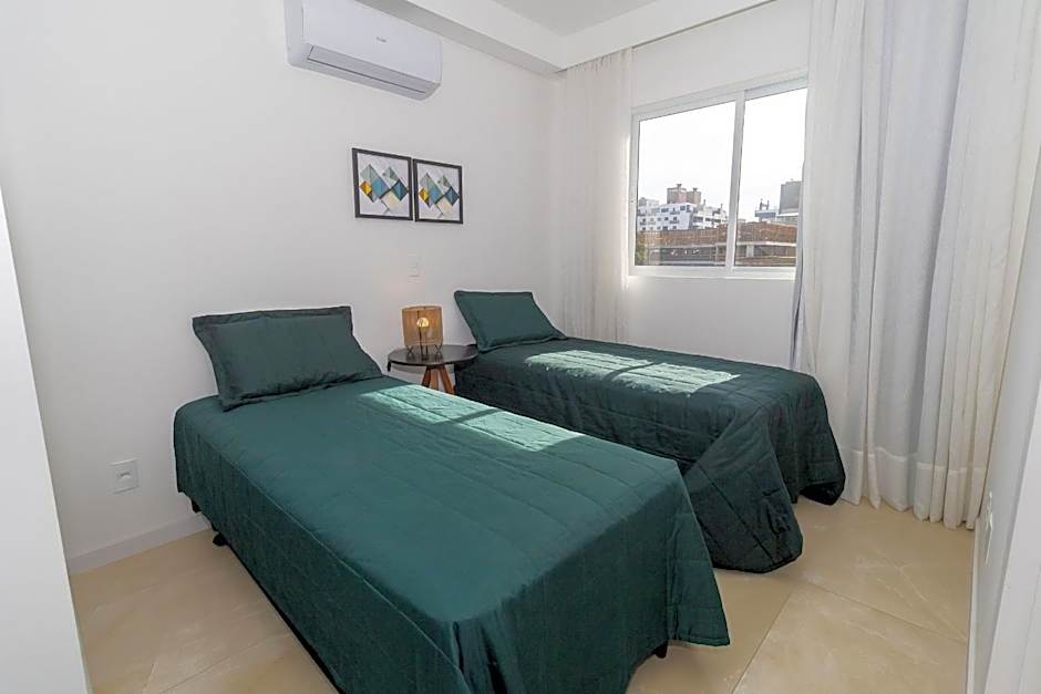 Terrazzo 401A - Apartamento 02 suítes - Acomoda até 05 pessoas - À poucos metros da praia de Bombas - (Consultar serviços de roupa de cama e banho)