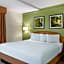 Baymont by Wyndham Intl Speedway/I-95/Daytona Beach