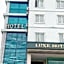 Luxe Hotel