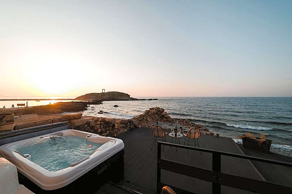 Portara Seaside Luxury Suites