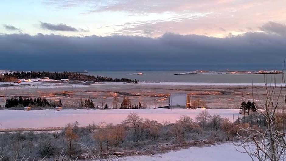 Admiral's Quay Motel & Suites