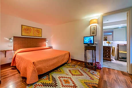 Suite with Garden View