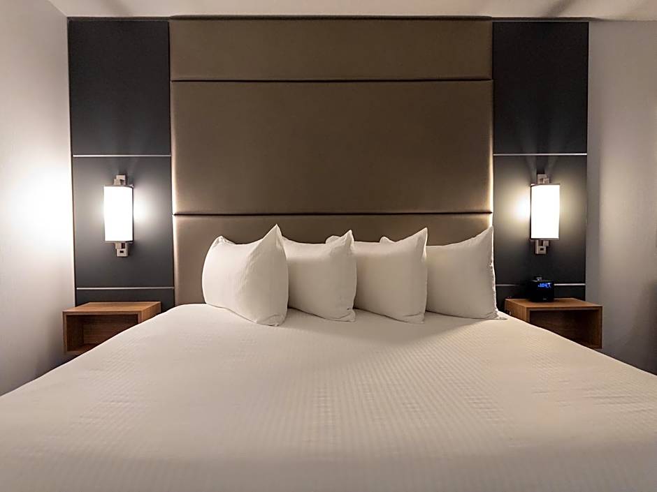 Carriage House Hotel & Conference Centre