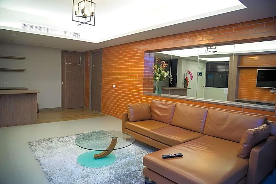 V20 Boutique Jacuzzi Hotel