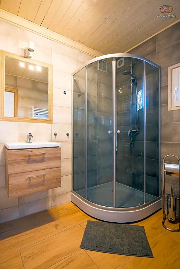 Old Tree Village & Restaurant