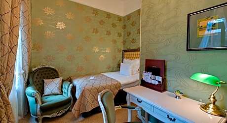 Single Room - Ground Floor