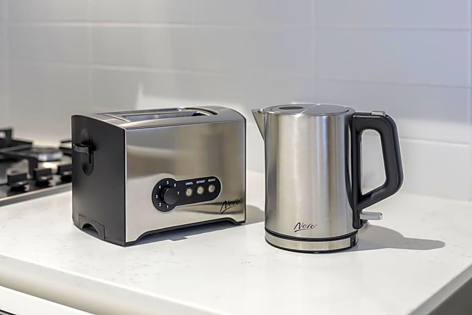 Brady Apartment Hotel Hardware Lane