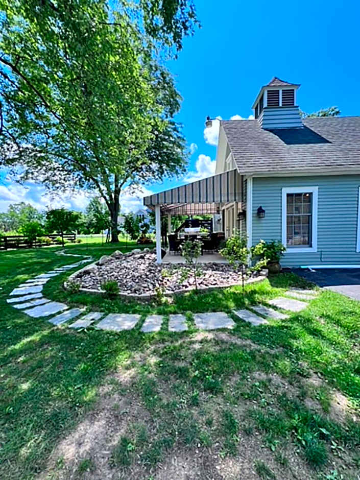 Niagara River Estate