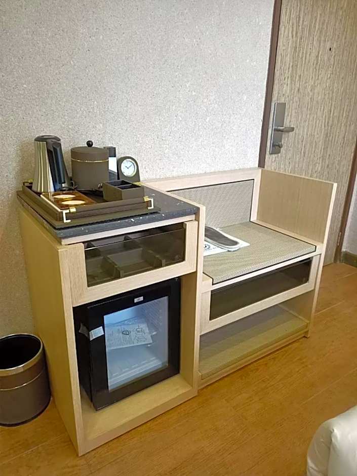 La Maison Royale South C