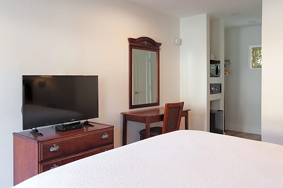 Studio City Court Yard Hotel