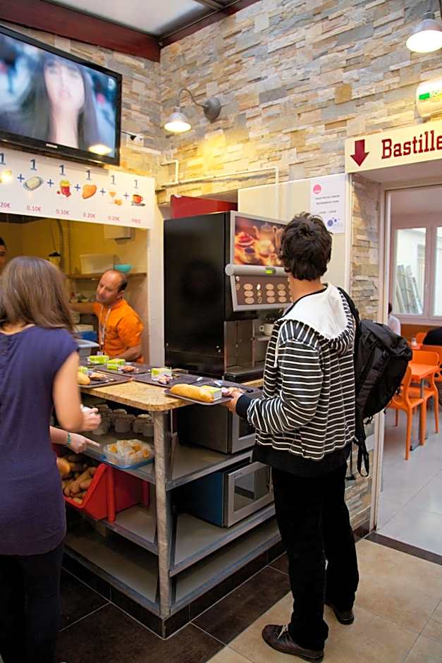Bastille Hostel