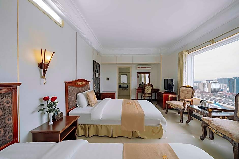 Classic Hoang Long Hotel