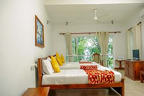 Deluxe Triple Room with Lake View