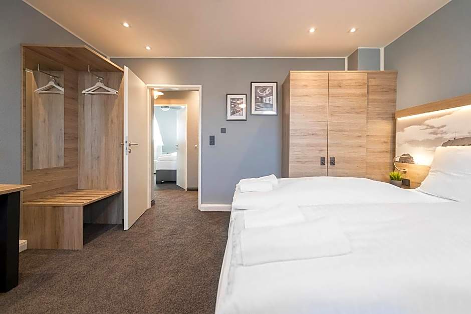 Riverview Apartments by dasPaul