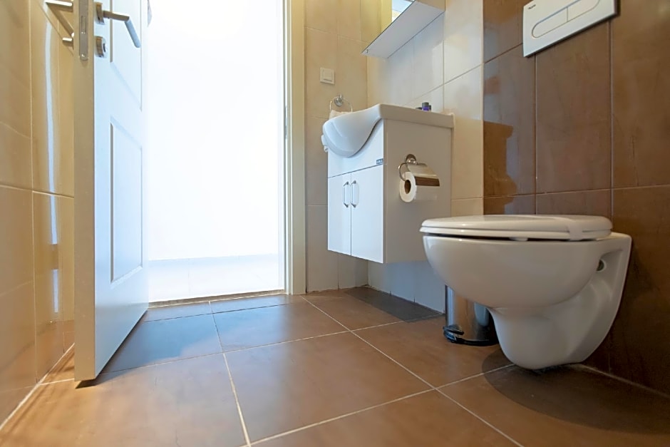 Aegean Apartments - Marina & Chios Island View
