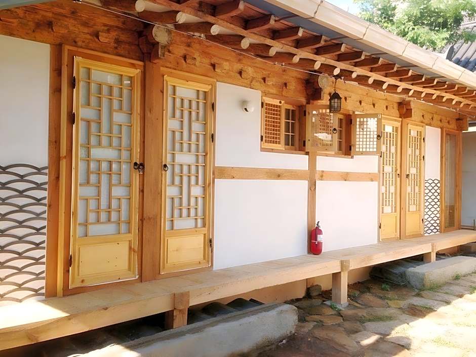 Gaeunchae Hanok Guesthouse Jeonju