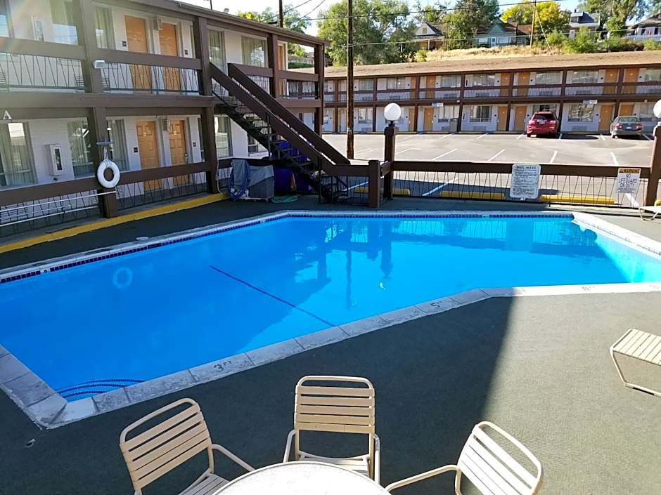Thunderbird Motel