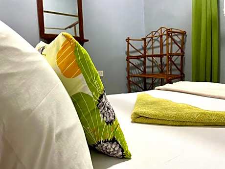 Backpackers Room with Shared Bathroom