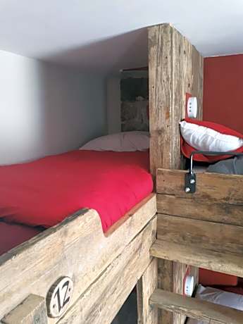 Bed in 8-Bed Mixed Dormitory Room - Room 1