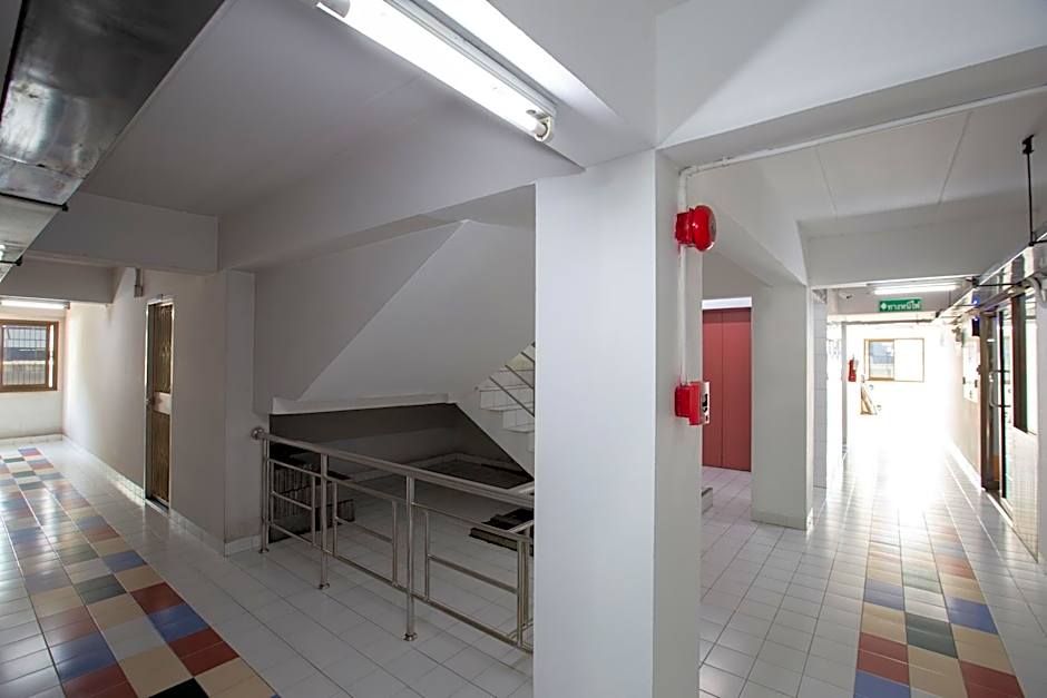 D haus Ngamwongwan Residence