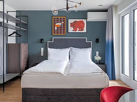 Large Studio with Kitchenette, Balcony and Sofa Bed