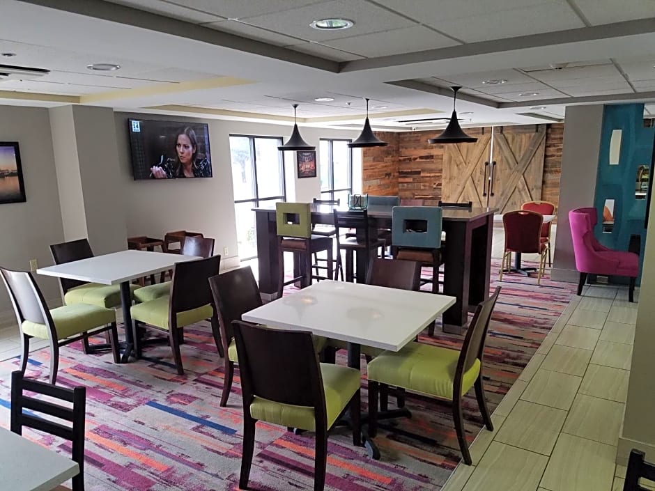 La Quinta Inn & Suites by Wyndham Goodlettsville