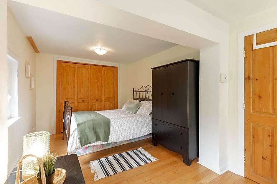 Chalet du Village - Rustic charm, lake - beach access