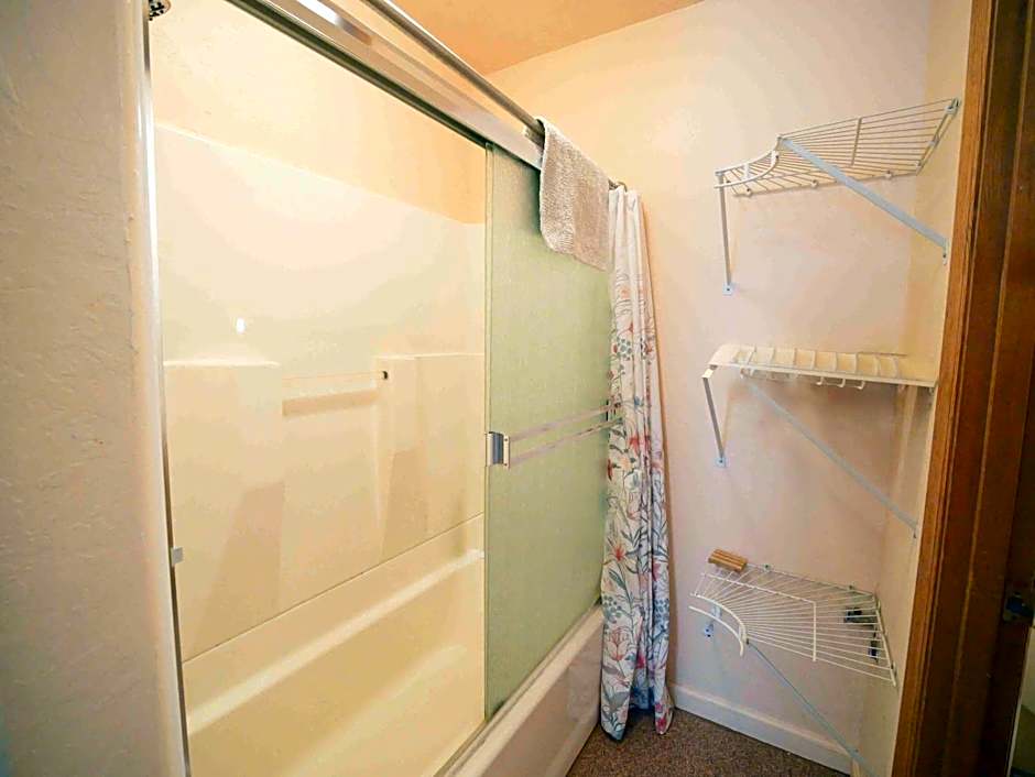 Ashland Commons Hostel