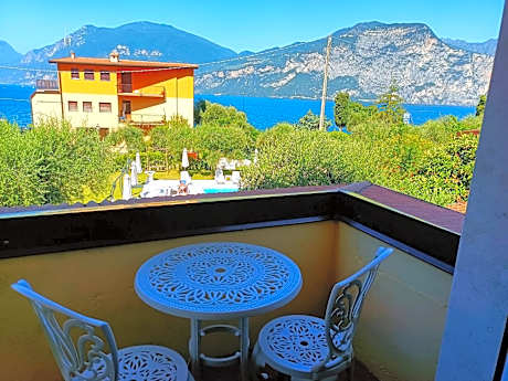 Superior Double Room with Balcony and Lake View