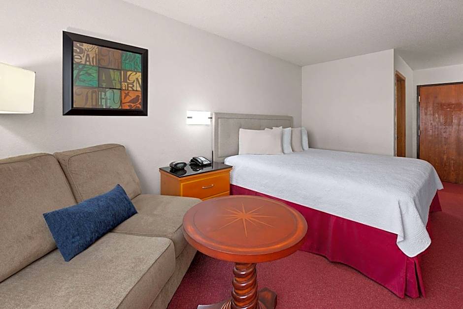 Travelodge by Wyndham Redwood Falls